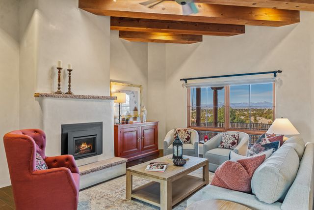34 Camino de Vecinos, Santa Fe, NM 87507
