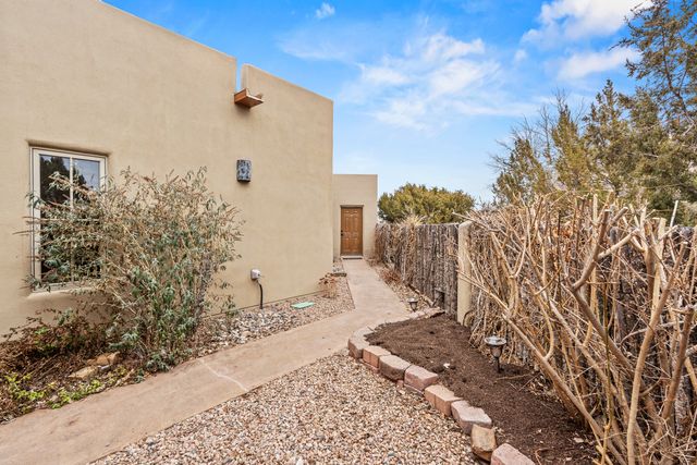34 Camino de Vecinos, Santa Fe, NM 87507