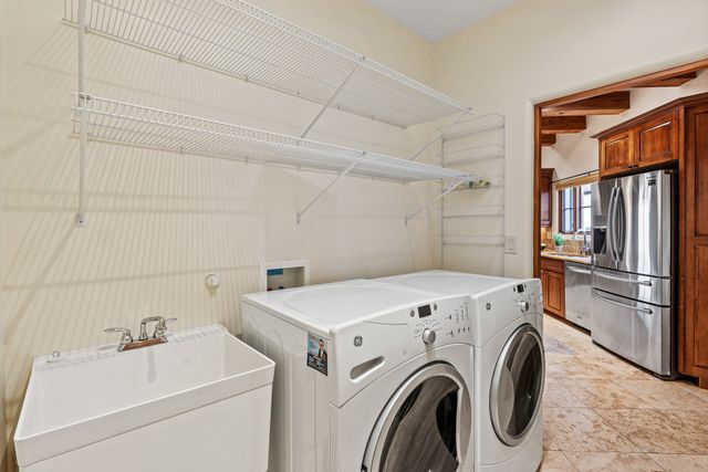 34 Camino de Vecinos, Santa Fe, NM 87507