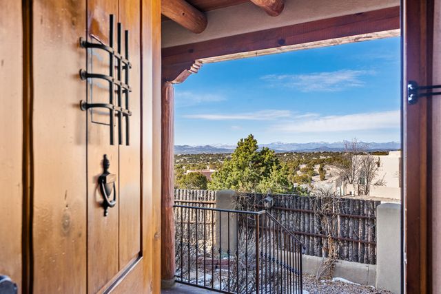 34 Camino de Vecinos, Santa Fe, NM 87507