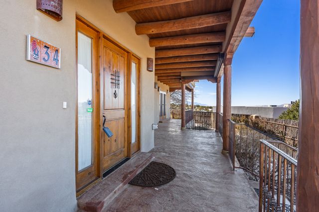 34 Camino de Vecinos, Santa Fe, NM 87507