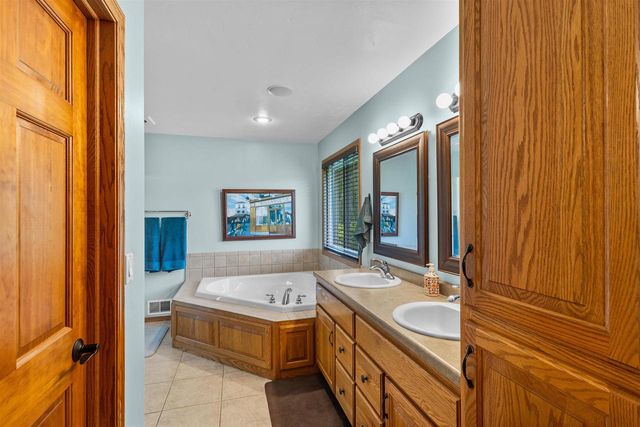 632 BROKEN COVEY COURT, De Pere, WI 54115