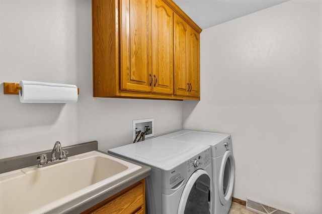 632 BROKEN COVEY COURT, De Pere, WI 54115