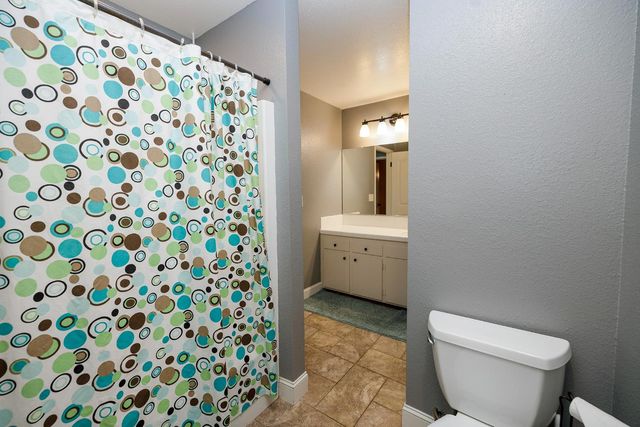 3012 Guinevere Ln, Modesto, CA 95350