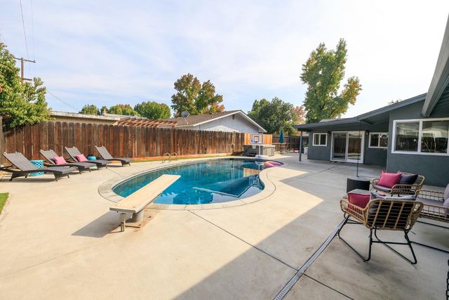 3012 Guinevere Ln, Modesto, CA 95350