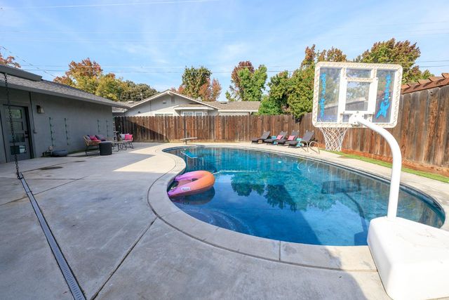 3012 Guinevere Ln, Modesto, CA 95350
