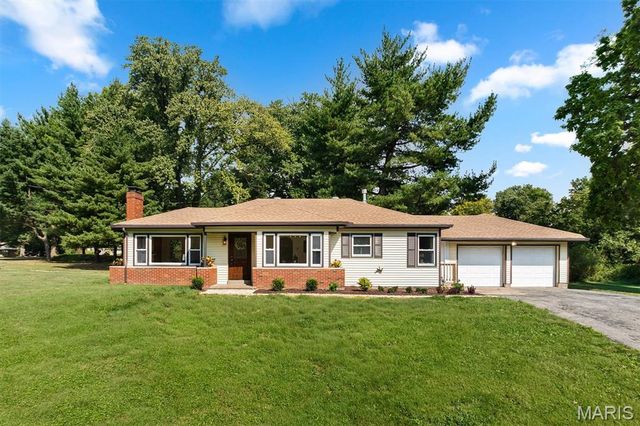 11 Pine Lake Drive, Collinsville, IL 62234