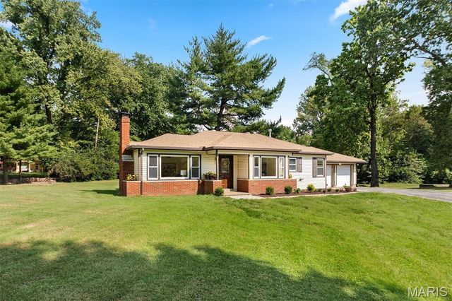11 Pine Lake Drive, Collinsville, IL 62234