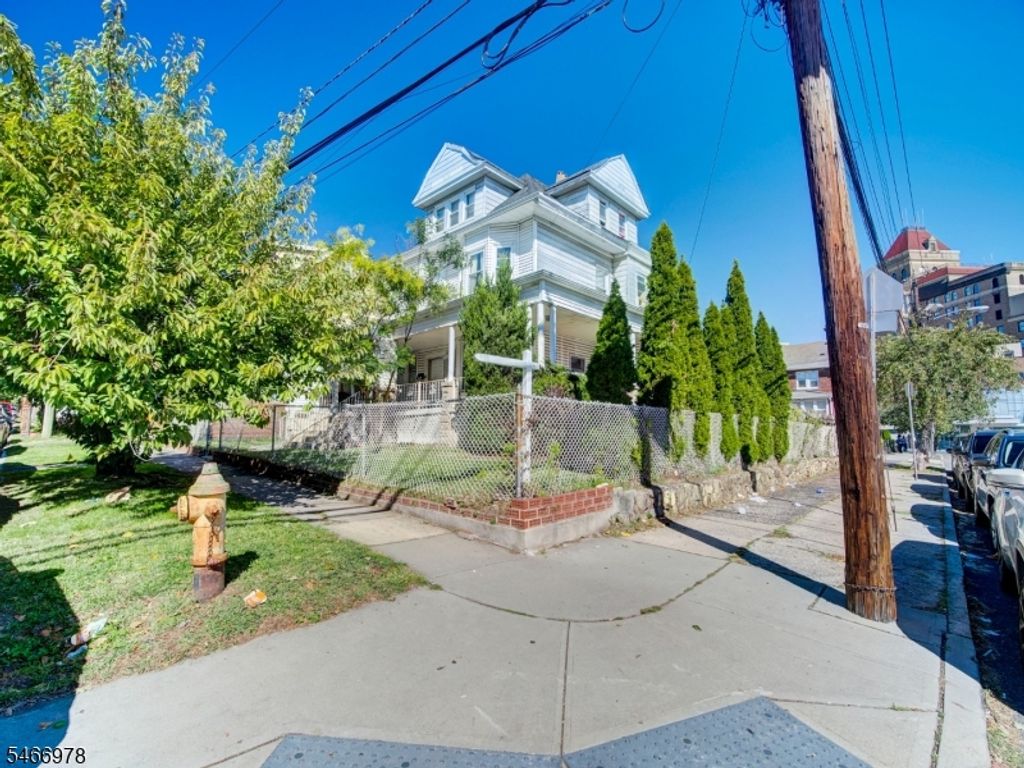 197 Weequahic Ave 2, Newark City, NJ 07112 — exterior