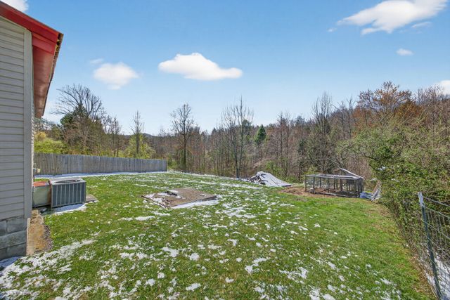 220 Pierce Ln, Monterey, TN 38574