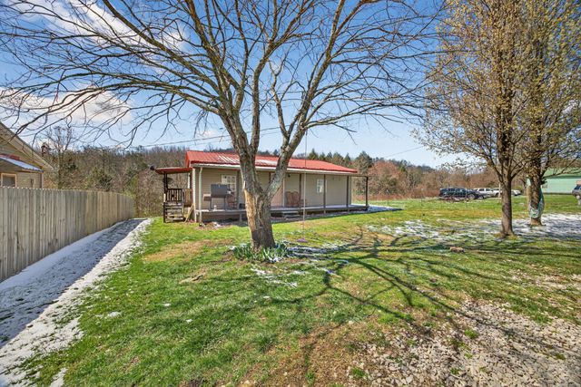 220 Pierce Ln, Monterey, TN 38574