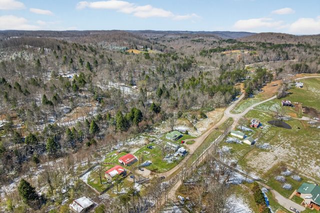 220 Pierce Ln, Monterey, TN 38574