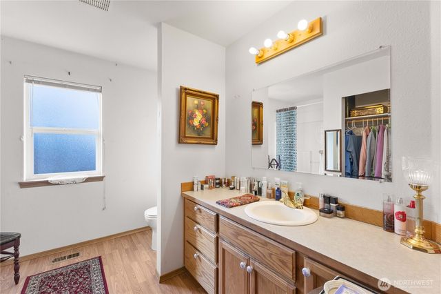 9923 74th Avenue E, Puyallup, WA 98373