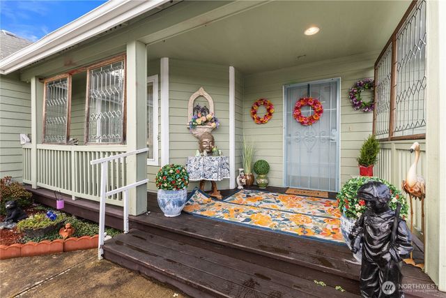 9923 74th Avenue E, Puyallup, WA 98373