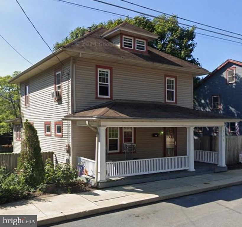 525 E MARKET ST, Marietta, PA 17547