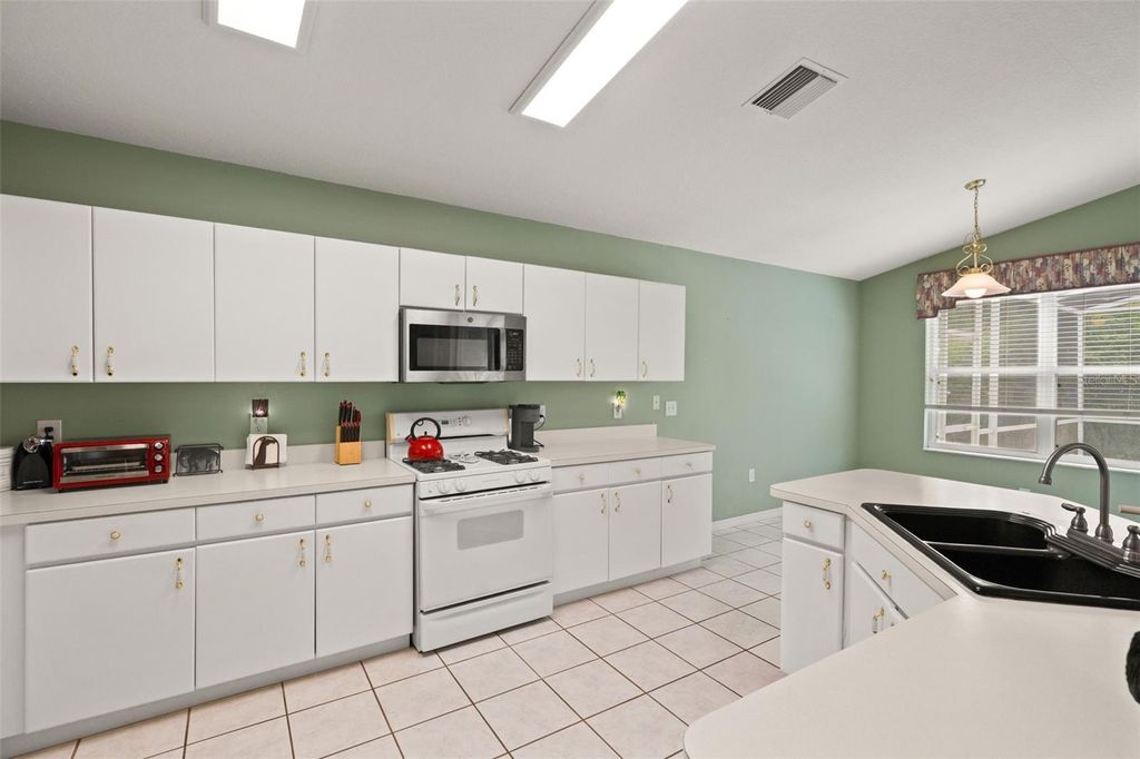 Image 14 of property listing at 30750 IVERSON DRIVE, Wesley Chapel, FL 33543