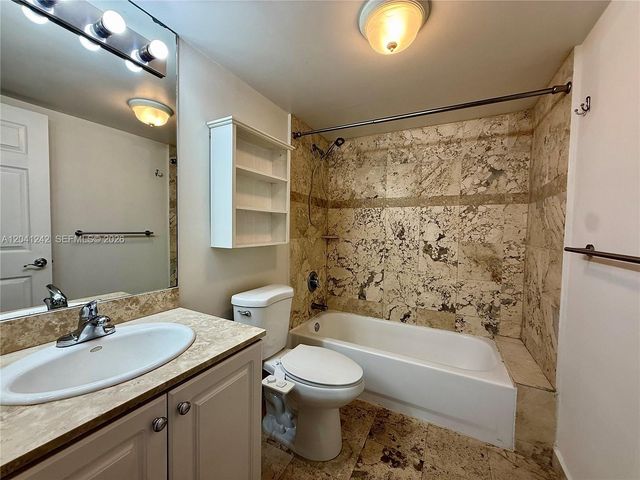 7800 Collins Ave 407, Miami Beach, FL 33141