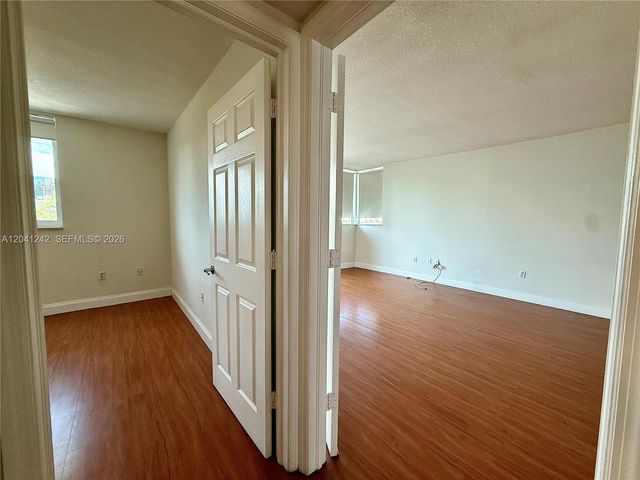 7800 Collins Ave 407, Miami Beach, FL 33141