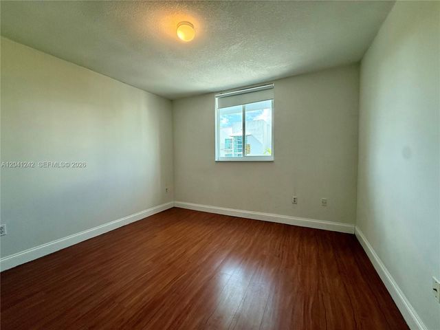 7800 Collins Ave 407, Miami Beach, FL 33141