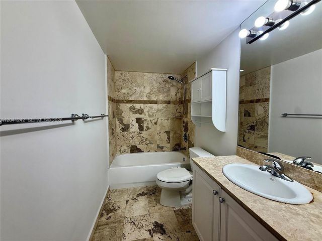 7800 Collins Ave 407, Miami Beach, FL 33141