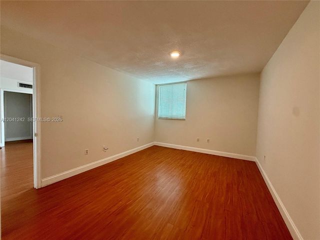 7800 Collins Ave 407, Miami Beach, FL 33141