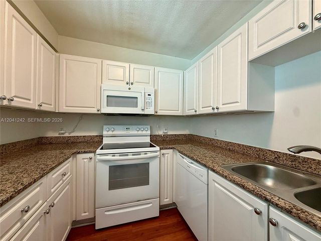 7800 Collins Ave 407, Miami Beach, FL 33141