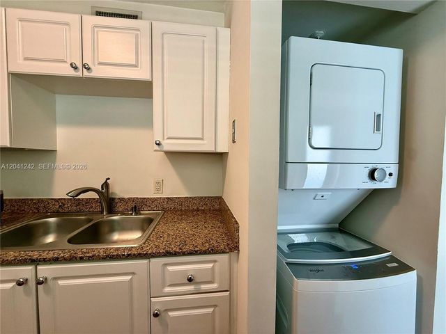 7800 Collins Ave 407, Miami Beach, FL 33141