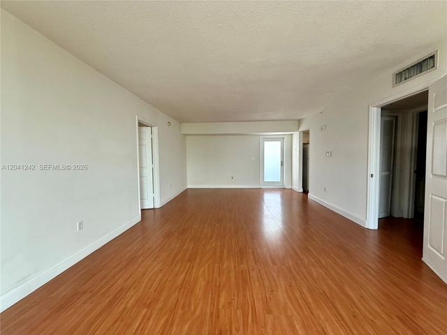 7800 Collins Ave 407, Miami Beach, FL 33141