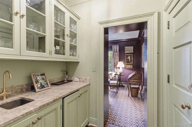 159 Factory Pond Road, Mill Neck, NY 11560