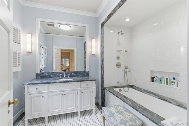 159 Factory Pond Road, Mill Neck, NY 11560