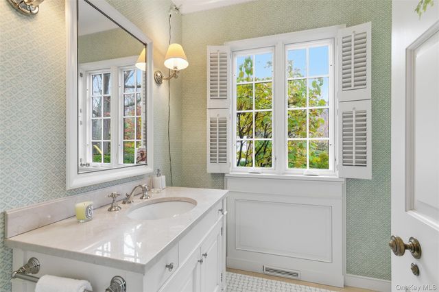 159 Factory Pond Road, Mill Neck, NY 11560