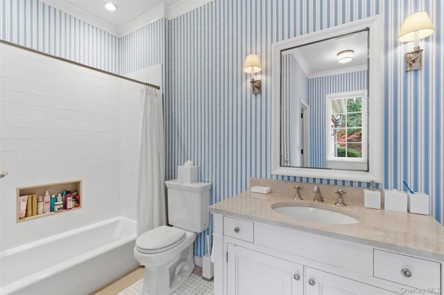 159 Factory Pond Road, Mill Neck, NY 11560