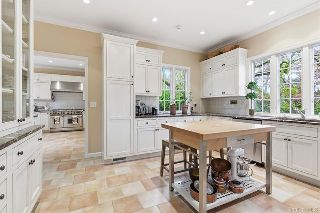 159 Factory Pond Road, Mill Neck, NY 11560