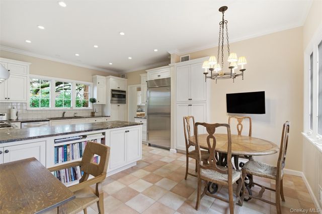 159 Factory Pond Road, Mill Neck, NY 11560