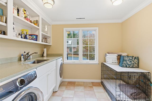 159 Factory Pond Road, Mill Neck, NY 11560