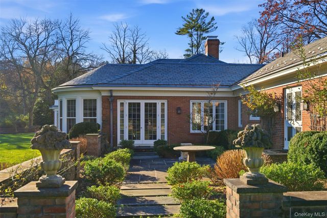 159 Factory Pond Road, Mill Neck, NY 11560