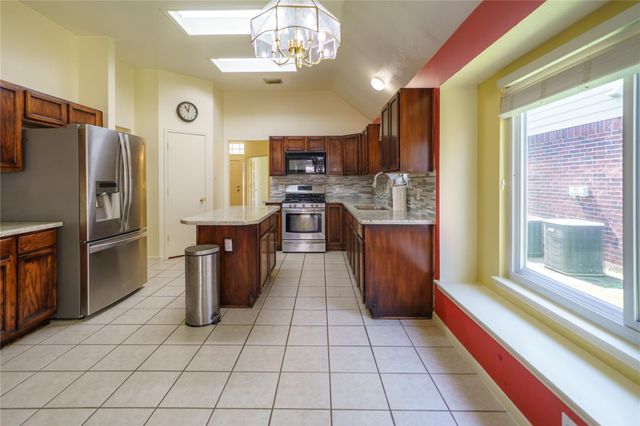 9927 Autumn Way Drive, Houston, TX 77064
