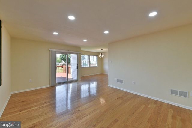 118 JONATHAN DR, North Wales, PA 19454