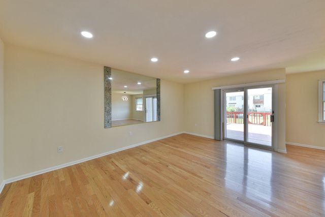 118 JONATHAN DR, North Wales, PA 19454