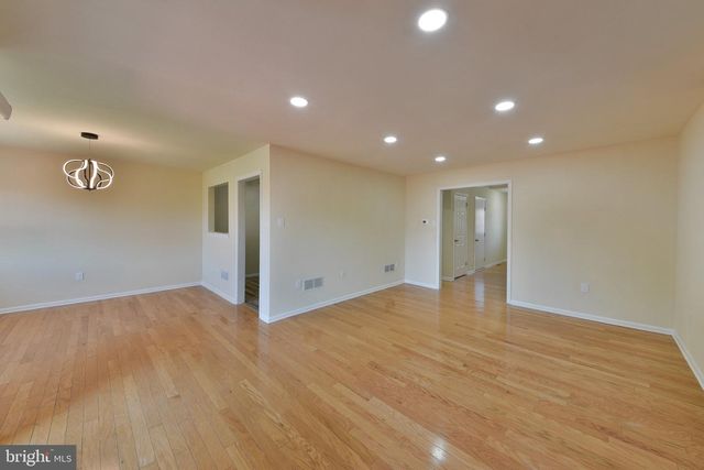 118 JONATHAN DR, North Wales, PA 19454