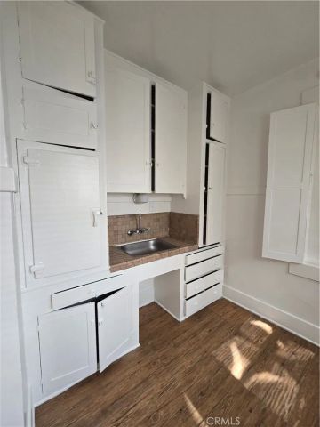 942 E 2nd 12.5, Long Beach, CA 90802