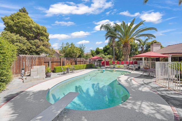 3338 E Birch Court, Visalia, CA 93292