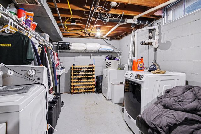 143 S 160th Avenue, Park Twp, MI 49424