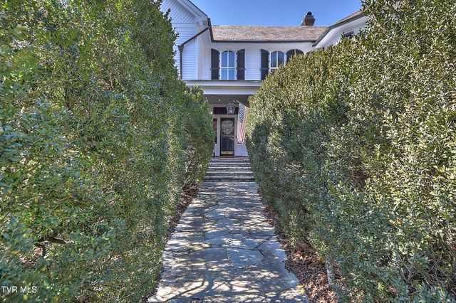 824 East Myrtle Avenue, Johnson City, TN 37601