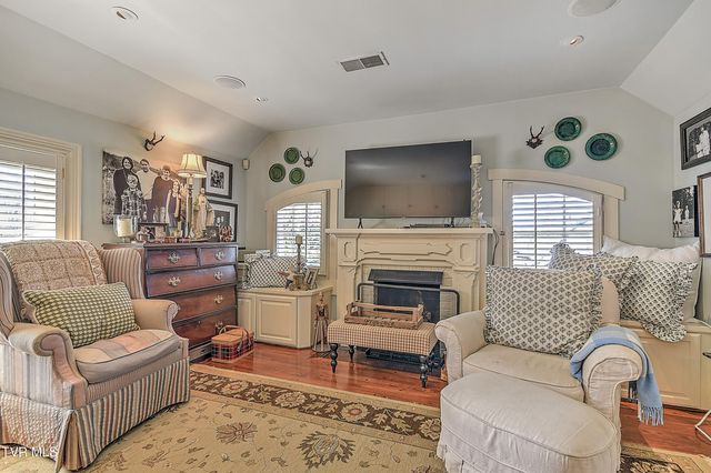 824 East Myrtle Avenue, Johnson City, TN 37601