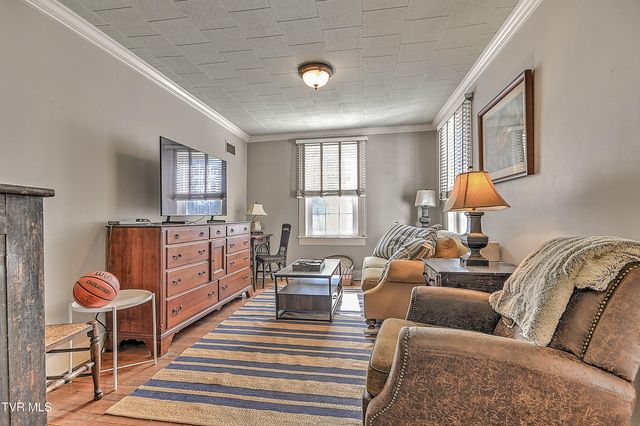 824 East Myrtle Avenue, Johnson City, TN 37601