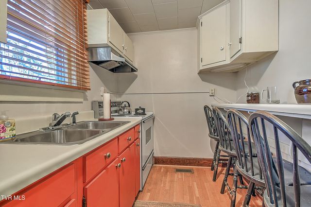 824 East Myrtle Avenue, Johnson City, TN 37601