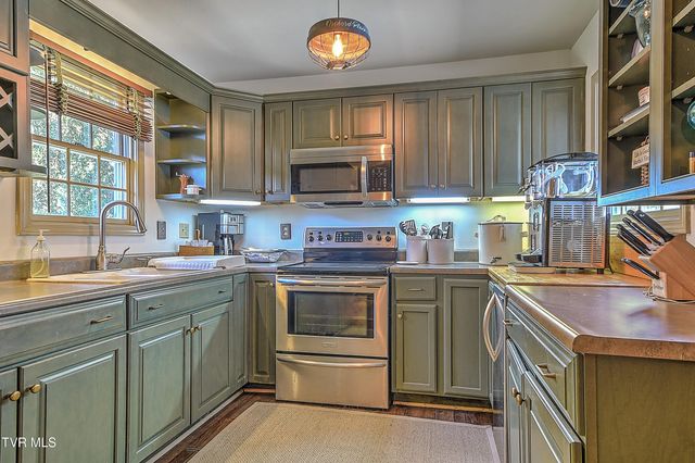 824 East Myrtle Avenue, Johnson City, TN 37601