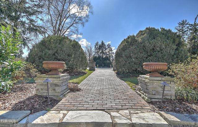 824 East Myrtle Avenue, Johnson City, TN 37601