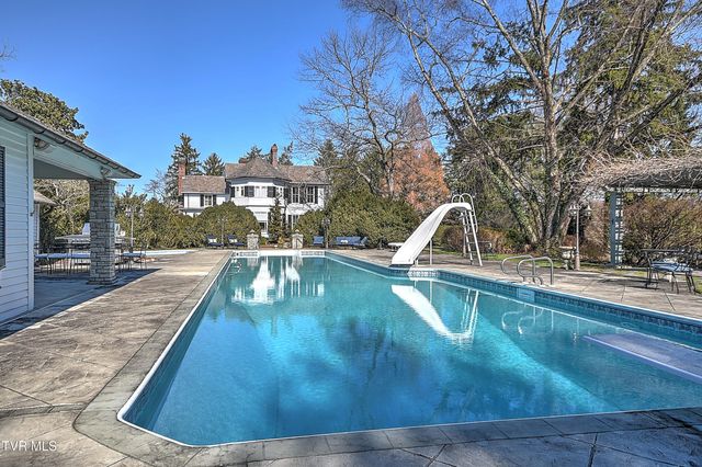 824 East Myrtle Avenue, Johnson City, TN 37601